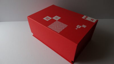 Czerwone pudełko na magnes z nadrukiem pudelko okladkowe 70