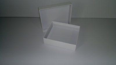 Średnie białe pudełko z wieczkiem bez logo pudelko z wieczkiem 119