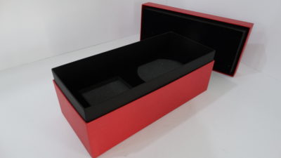 Duże dwuczęściowe pudełko czerwono-czarne z wieczkiem pudelko z wieczkiem 66