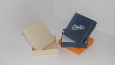Małe ozdobne pudełko z logo i wieczkiem pudelko z wieczkiem 71