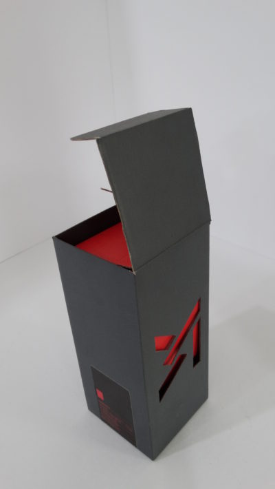Eleganckie czarne pudełko wykrojnikowe na alkohol pudelko z wykrojnika 82